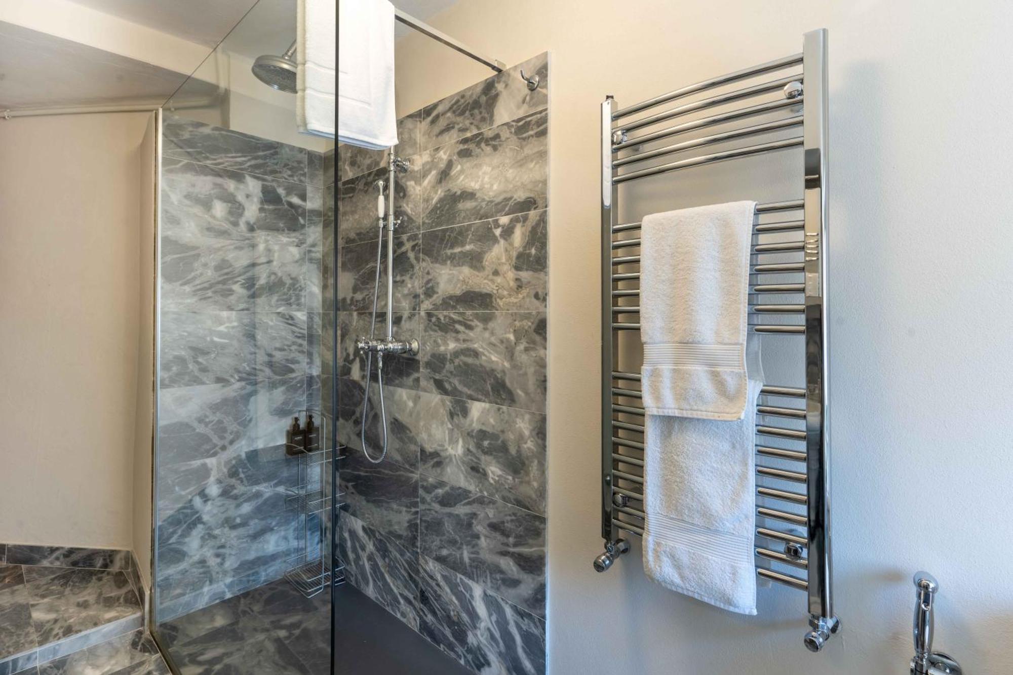Luxury Apartment Angelio Barga Exterior foto
